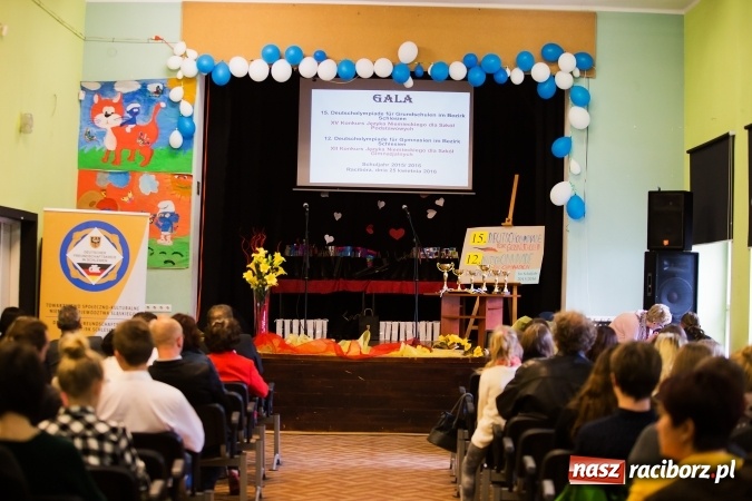 Zdjęcie w galerii na portalu naszraciborz.pl: Nagrodzono laureat&oacute;w i finalist&oacute;w olimpiad z języka niemieckiego wiadomości z regionu