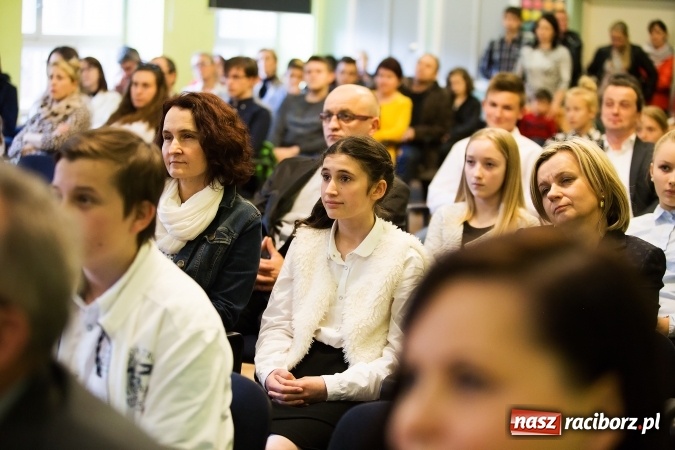 Zdjęcie w galerii na portalu naszraciborz.pl: Nagrodzono laureat&oacute;w i finalist&oacute;w olimpiad z języka niemieckiego wiadomości z regionu