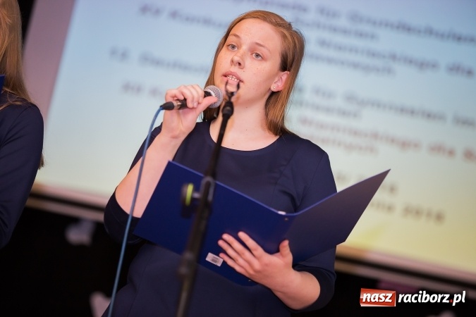 Zdjęcie w galerii na portalu naszraciborz.pl: Nagrodzono laureat&oacute;w i finalist&oacute;w olimpiad z języka niemieckiego wiadomości z regionu