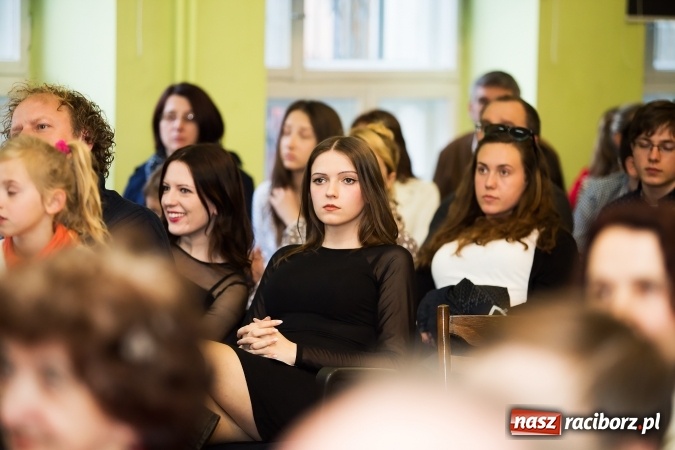 Zdjęcie w galerii na portalu naszraciborz.pl: Nagrodzono laureat&oacute;w i finalist&oacute;w olimpiad z języka niemieckiego wiadomości z regionu