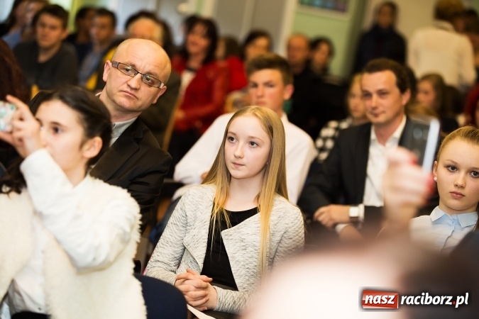 Zdjęcie w galerii na portalu naszraciborz.pl: Nagrodzono laureat&oacute;w i finalist&oacute;w olimpiad z języka niemieckiego wiadomości z regionu