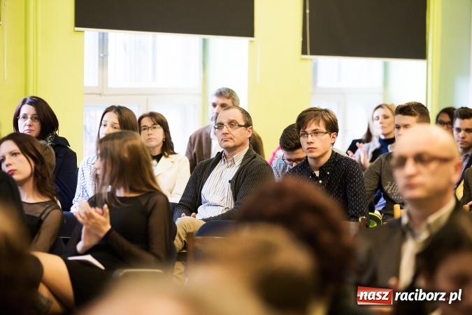 Zdjęcie w galerii na portalu naszraciborz.pl: Nagrodzono laureat&oacute;w i finalist&oacute;w olimpiad z języka niemieckiego wiadomości z regionu