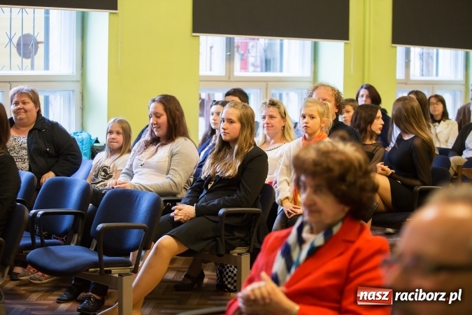 Zdjęcie w galerii na portalu naszraciborz.pl: Nagrodzono laureat&oacute;w i finalist&oacute;w olimpiad z języka niemieckiego wiadomości z regionu