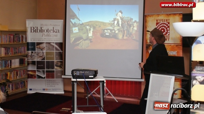 Zdjęcie w galerii na portalu naszraciborz.pl: Spotkanie do góry nogami z Australią i Markiem Tomalikiem w bibliotece  wiadomości z regionu