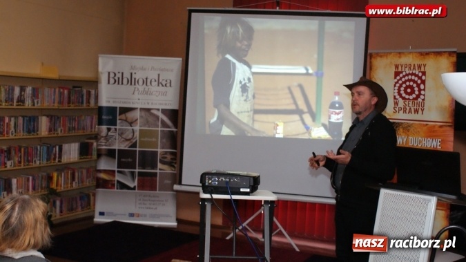 Zdjęcie w galerii na portalu naszraciborz.pl: Spotkanie do góry nogami z Australią i Markiem Tomalikiem w bibliotece  wiadomości z regionu