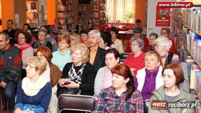 Zdjęcie w galerii na portalu naszraciborz.pl: Spotkanie do góry nogami z Australią i Markiem Tomalikiem w bibliotece  wiadomości z regionu