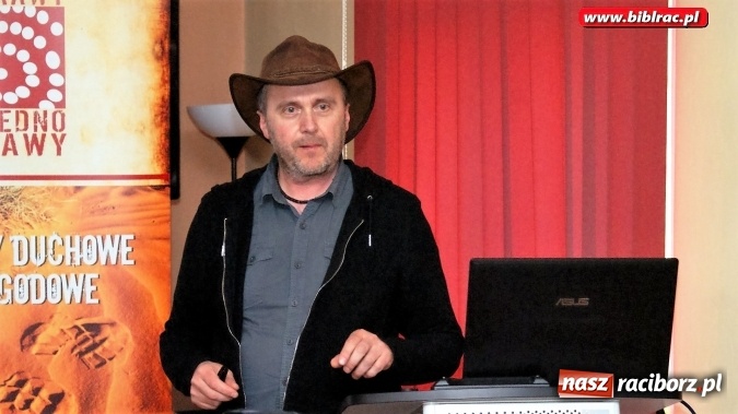 Zdjęcie w galerii na portalu naszraciborz.pl: Spotkanie do góry nogami z Australią i Markiem Tomalikiem w bibliotece  wiadomości z regionu