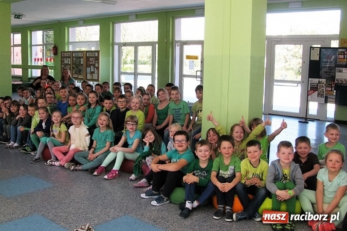 Zdjęcie w galerii na portalu naszraciborz.pl: Zielono w Szkole Podstawowej nr 15 - placówka obchodziła Dzień Ziemi wiadomości z regionu
