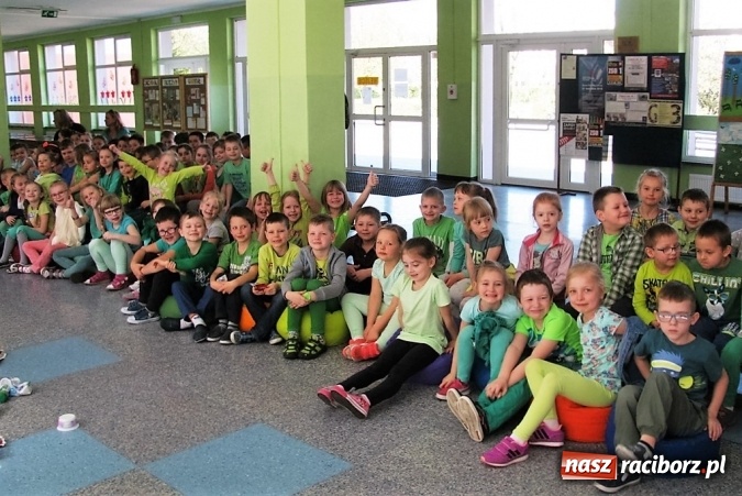 Zdjęcie w galerii na portalu naszraciborz.pl: Zielono w Szkole Podstawowej nr 15 - placówka obchodziła Dzień Ziemi wiadomości z regionu