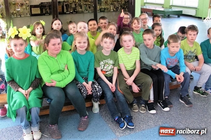 Zdjęcie w galerii na portalu naszraciborz.pl: Zielono w Szkole Podstawowej nr 15 - placówka obchodziła Dzień Ziemi wiadomości z regionu