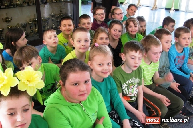 Zdjęcie w galerii na portalu naszraciborz.pl: Zielono w Szkole Podstawowej nr 15 - placówka obchodziła Dzień Ziemi wiadomości z regionu