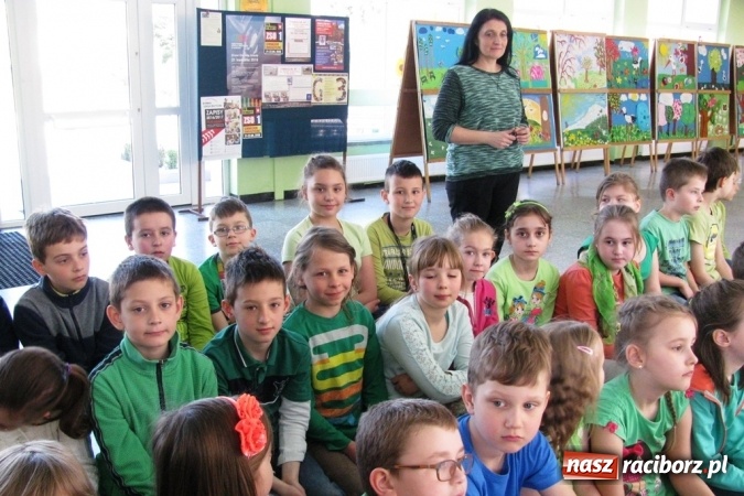 Zdjęcie w galerii na portalu naszraciborz.pl: Zielono w Szkole Podstawowej nr 15 - placówka obchodziła Dzień Ziemi wiadomości z regionu
