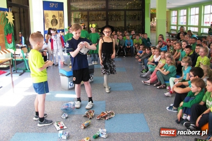 Zdjęcie w galerii na portalu naszraciborz.pl: Zielono w Szkole Podstawowej nr 15 - placówka obchodziła Dzień Ziemi wiadomości z regionu