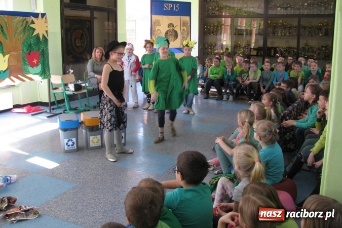 Zdjęcie w galerii na portalu naszraciborz.pl: Zielono w Szkole Podstawowej nr 15 - placówka obchodziła Dzień Ziemi wiadomości z regionu