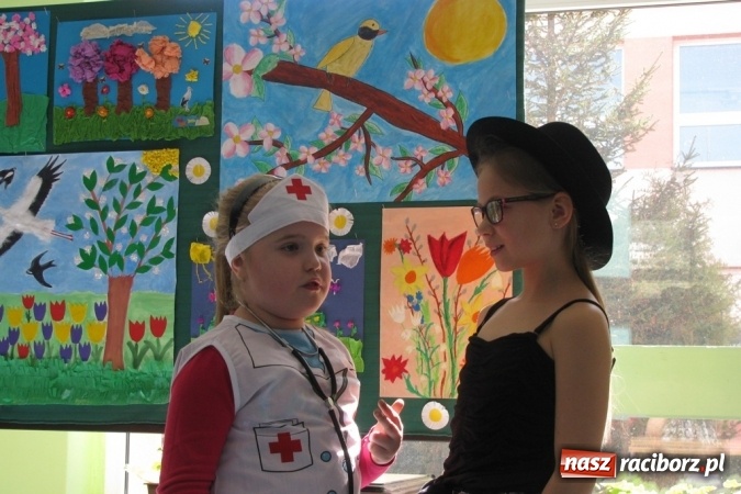 Zdjęcie w galerii na portalu naszraciborz.pl: Zielono w Szkole Podstawowej nr 15 - placówka obchodziła Dzień Ziemi wiadomości z regionu