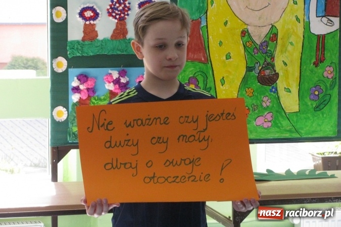 Zdjęcie w galerii na portalu naszraciborz.pl: Zielono w Szkole Podstawowej nr 15 - placówka obchodziła Dzień Ziemi wiadomości z regionu