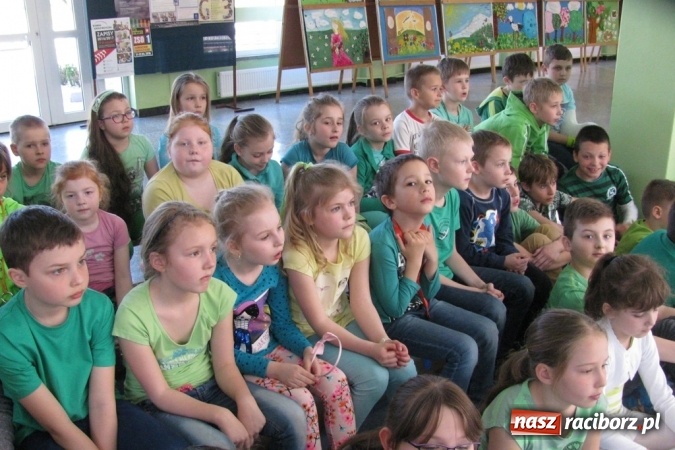 Zdjęcie w galerii na portalu naszraciborz.pl: Zielono w Szkole Podstawowej nr 15 - placówka obchodziła Dzień Ziemi wiadomości z regionu