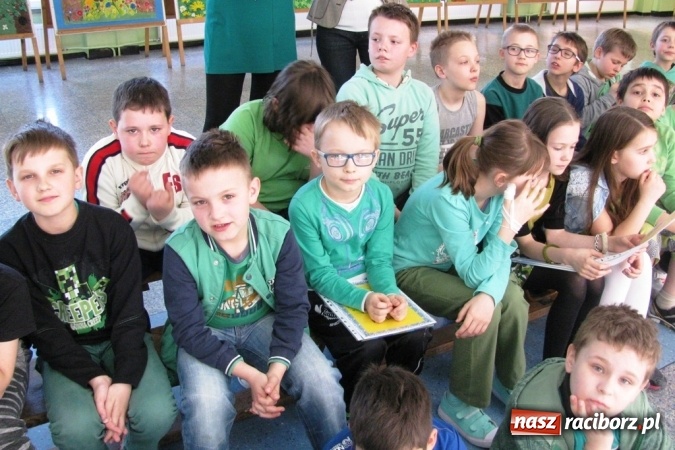 Zdjęcie w galerii na portalu naszraciborz.pl: Zielono w Szkole Podstawowej nr 15 - placówka obchodziła Dzień Ziemi wiadomości z regionu