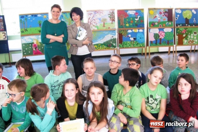 Zdjęcie w galerii na portalu naszraciborz.pl: Zielono w Szkole Podstawowej nr 15 - placówka obchodziła Dzień Ziemi wiadomości z regionu