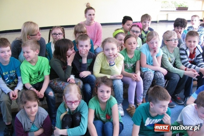Zdjęcie w galerii na portalu naszraciborz.pl: Zielono w Szkole Podstawowej nr 15 - placówka obchodziła Dzień Ziemi wiadomości z regionu