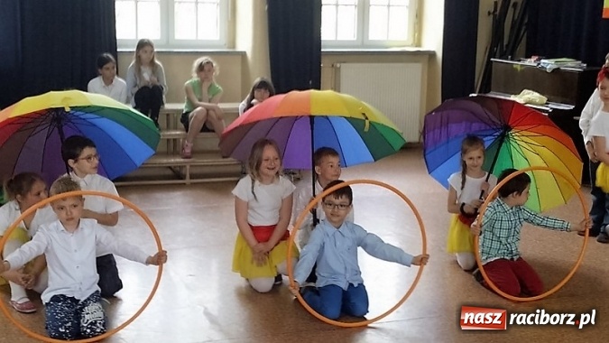 Zdjęcie w galerii na portalu naszraciborz.pl: Palący temat: niska emisja - Dzień Ziemi w Szkole Podstawowej nr 4  wiadomości z regionu