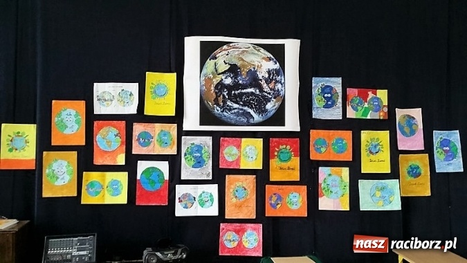 Zdjęcie w galerii na portalu naszraciborz.pl: Palący temat: niska emisja - Dzień Ziemi w Szkole Podstawowej nr 4  wiadomości z regionu
