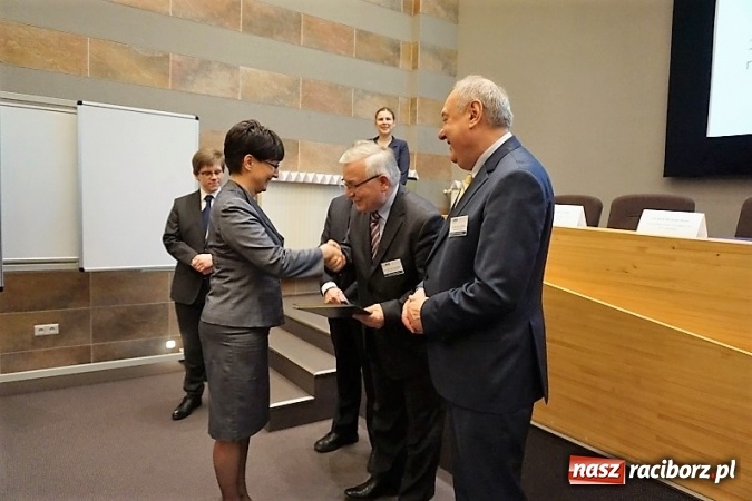 Zdjęcie w galerii na portalu naszraciborz.pl: Racib&oacute;rz wśr&oacute;d laureat&oacute;w Gmina na piątkę! wiadomości z regionu
