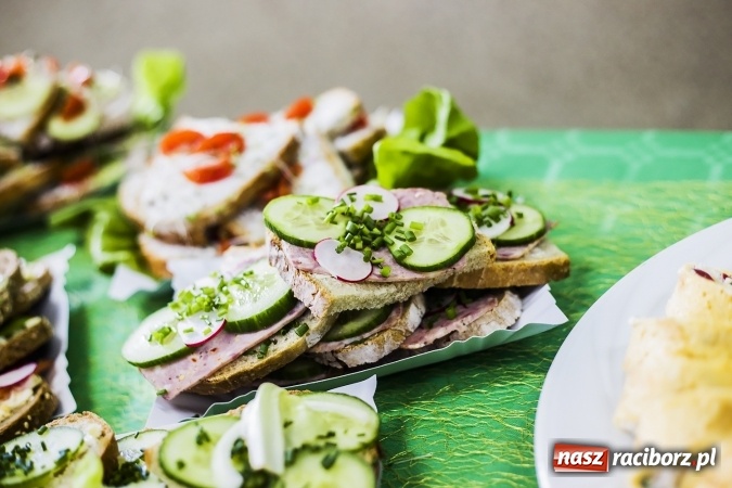 Zdjęcie w galerii na portalu naszraciborz.pl: Konkurs i śniadanie ekologiczne w II LO wiadomości z regionu