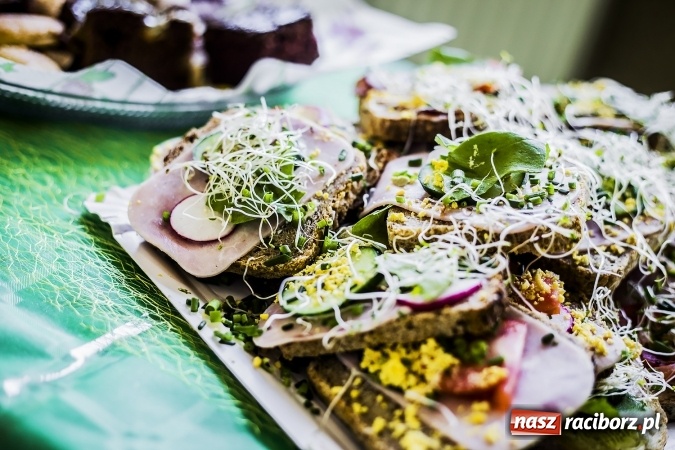 Zdjęcie w galerii na portalu naszraciborz.pl: Konkurs i śniadanie ekologiczne w II LO wiadomości z regionu