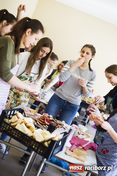 Zdjęcie w galerii na portalu naszraciborz.pl: Konkurs i śniadanie ekologiczne w II LO wiadomości z regionu