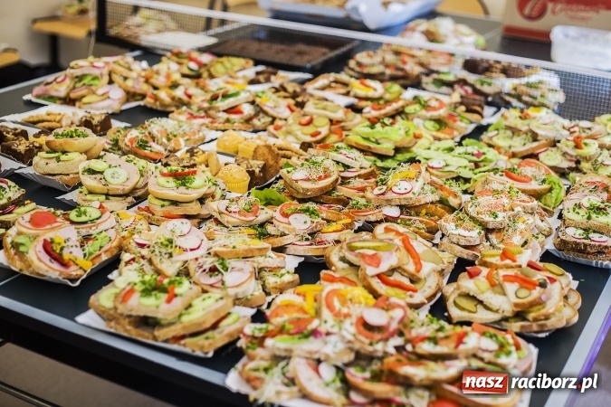 Zdjęcie w galerii na portalu naszraciborz.pl: Konkurs i śniadanie ekologiczne w II LO wiadomości z regionu