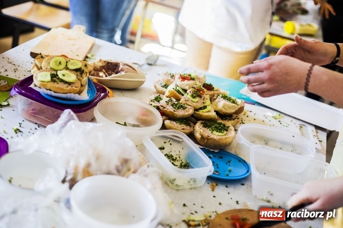 Zdjęcie w galerii na portalu naszraciborz.pl: Konkurs i śniadanie ekologiczne w II LO wiadomości z regionu