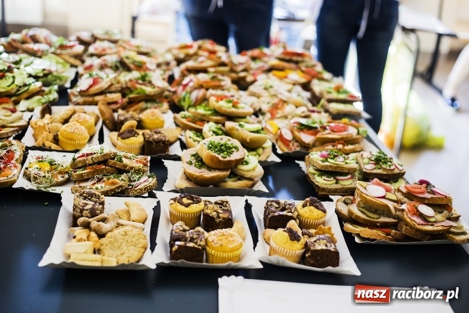 Zdjęcie w galerii na portalu naszraciborz.pl: Konkurs i śniadanie ekologiczne w II LO wiadomości z regionu