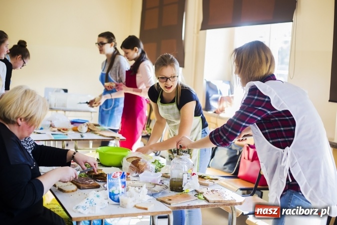 Zdjęcie w galerii na portalu naszraciborz.pl: Konkurs i śniadanie ekologiczne w II LO wiadomości z regionu
