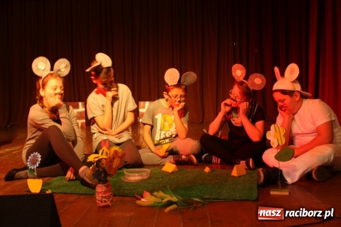 Zdjęcie w galerii na portalu naszraciborz.pl: XVI Gminny Przegląd Zespołów Artystycznych w Krzanowicach wiadomości z regionu