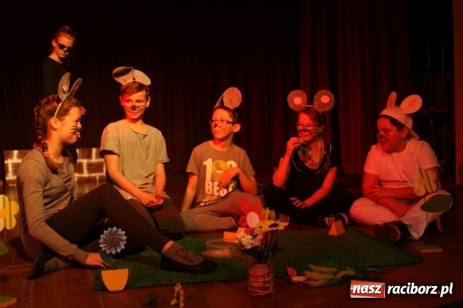 Zdjęcie w galerii na portalu naszraciborz.pl: XVI Gminny Przegląd Zespołów Artystycznych w Krzanowicach wiadomości z regionu