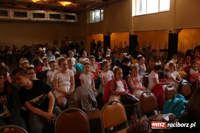 Zdjęcie w galerii na portalu naszraciborz.pl: XVI Gminny Przegląd Zespołów Artystycznych w Krzanowicach wiadomości z regionu