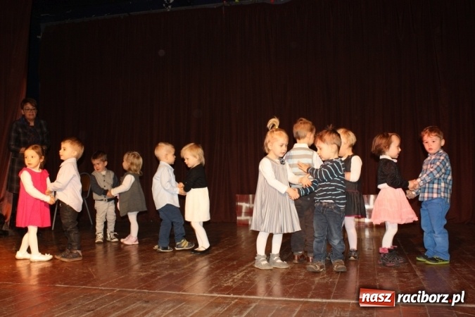 Zdjęcie w galerii na portalu naszraciborz.pl: XVI Gminny Przegląd Zespołów Artystycznych w Krzanowicach wiadomości z regionu