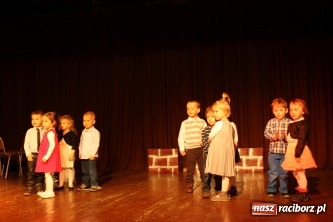 Zdjęcie w galerii na portalu naszraciborz.pl: XVI Gminny Przegląd Zespołów Artystycznych w Krzanowicach wiadomości z regionu