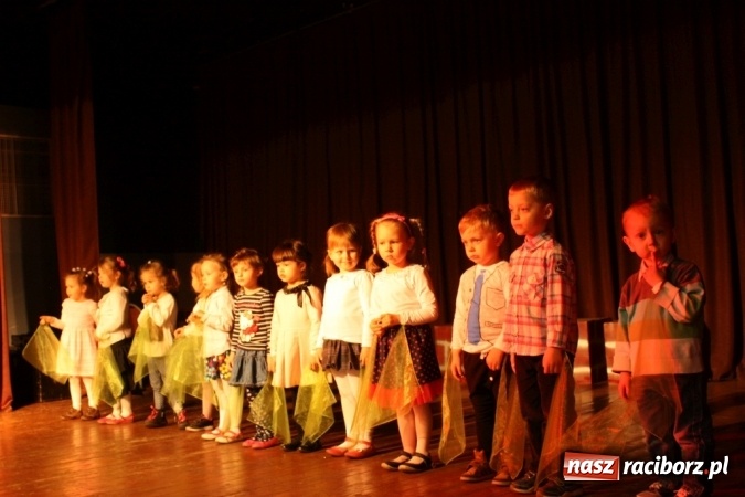 Zdjęcie w galerii na portalu naszraciborz.pl: XVI Gminny Przegląd Zespołów Artystycznych w Krzanowicach wiadomości z regionu