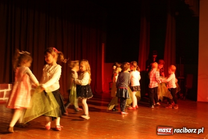 Zdjęcie w galerii na portalu naszraciborz.pl: XVI Gminny Przegląd Zespołów Artystycznych w Krzanowicach wiadomości z regionu