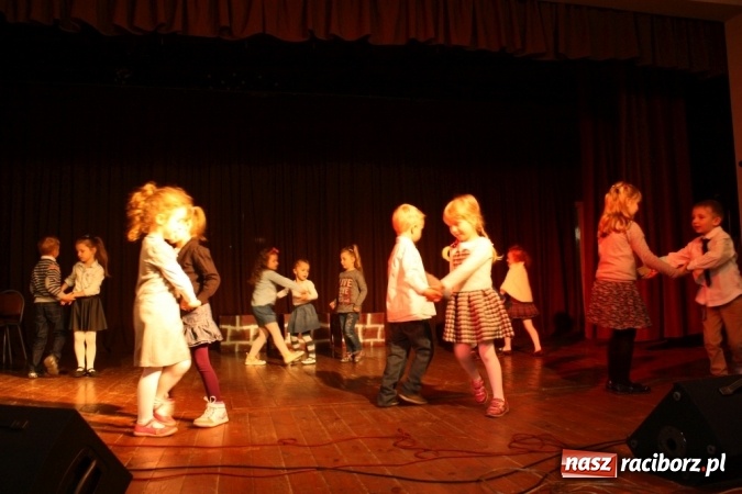 Zdjęcie w galerii na portalu naszraciborz.pl: XVI Gminny Przegląd Zespołów Artystycznych w Krzanowicach wiadomości z regionu