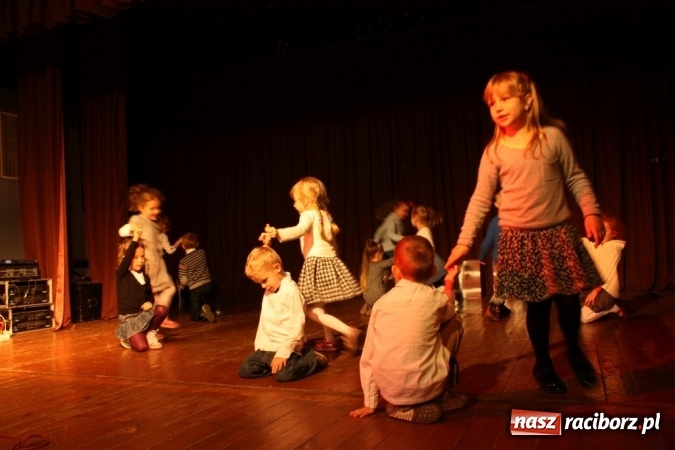 Zdjęcie w galerii na portalu naszraciborz.pl: XVI Gminny Przegląd Zespołów Artystycznych w Krzanowicach wiadomości z regionu