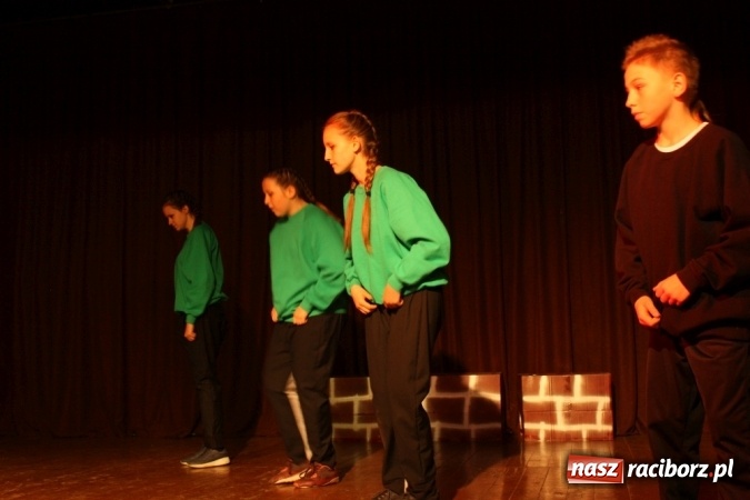 Zdjęcie w galerii na portalu naszraciborz.pl: XVI Gminny Przegląd Zespołów Artystycznych w Krzanowicach wiadomości z regionu