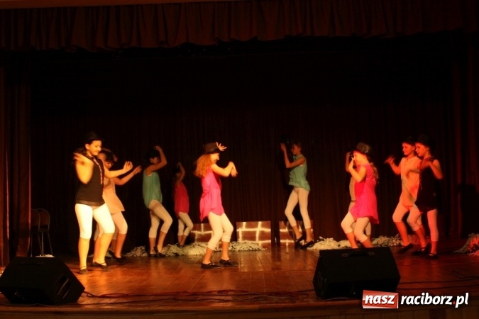 Zdjęcie w galerii na portalu naszraciborz.pl: XVI Gminny Przegląd Zespołów Artystycznych w Krzanowicach wiadomości z regionu