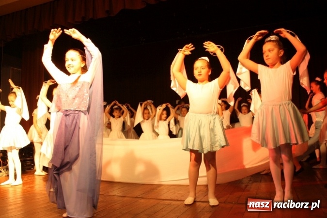 Zdjęcie w galerii na portalu naszraciborz.pl: XVI Gminny Przegląd Zespołów Artystycznych w Krzanowicach wiadomości z regionu