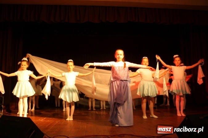 Zdjęcie w galerii na portalu naszraciborz.pl: XVI Gminny Przegląd Zespołów Artystycznych w Krzanowicach wiadomości z regionu