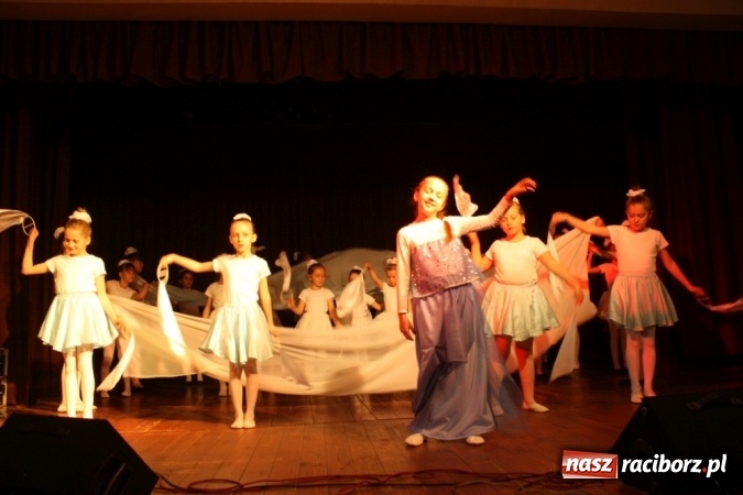 Zdjęcie w galerii na portalu naszraciborz.pl: XVI Gminny Przegląd Zespołów Artystycznych w Krzanowicach wiadomości z regionu