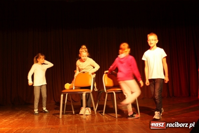 Zdjęcie w galerii na portalu naszraciborz.pl: XVI Gminny Przegląd Zespołów Artystycznych w Krzanowicach wiadomości z regionu