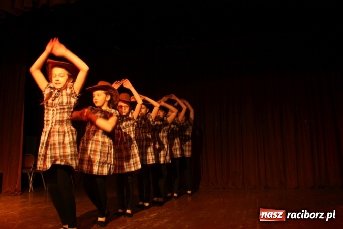 Zdjęcie w galerii na portalu naszraciborz.pl: XVI Gminny Przegląd Zespołów Artystycznych w Krzanowicach wiadomości z regionu